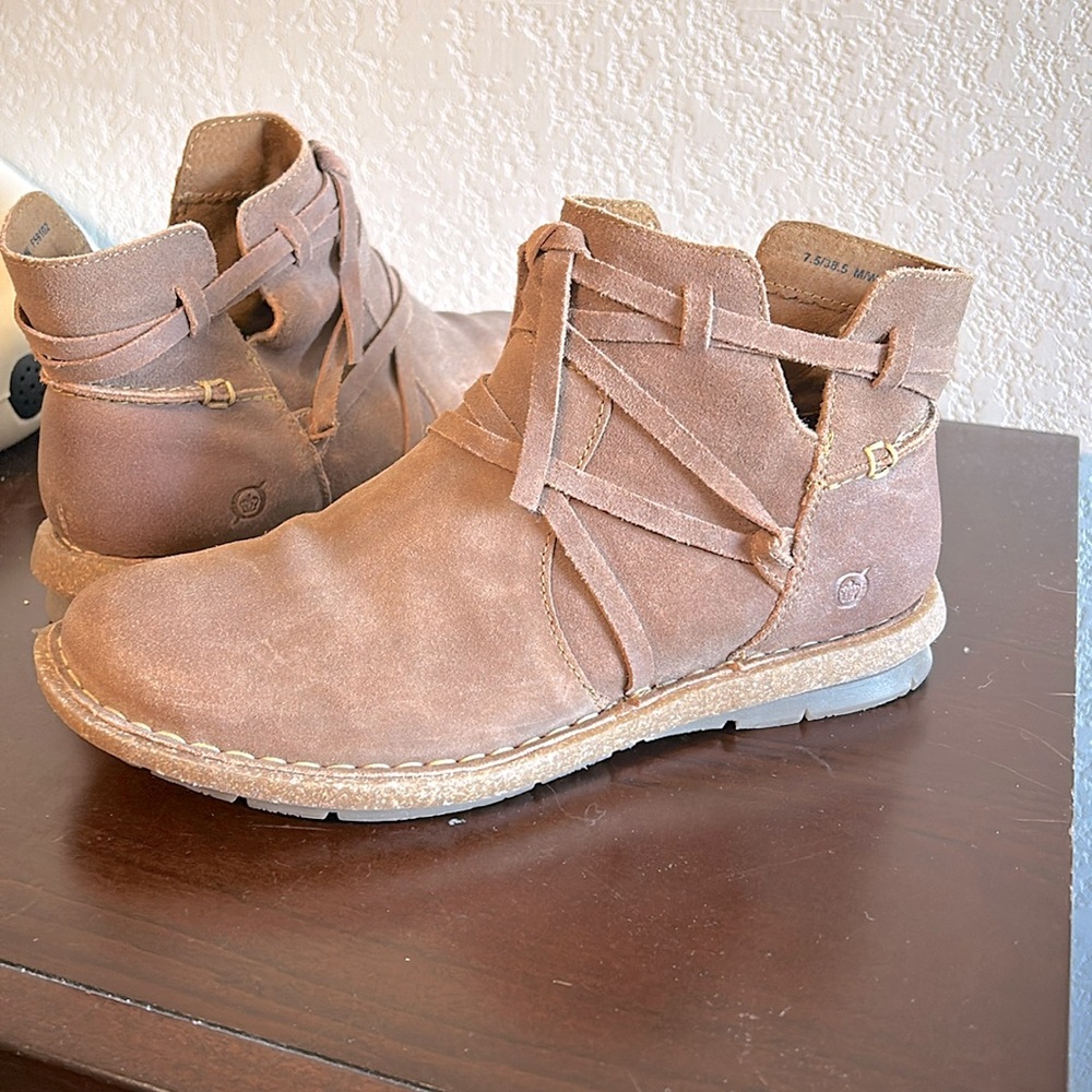 BORN Tarkiln women’s leather ankle boots size 7.5